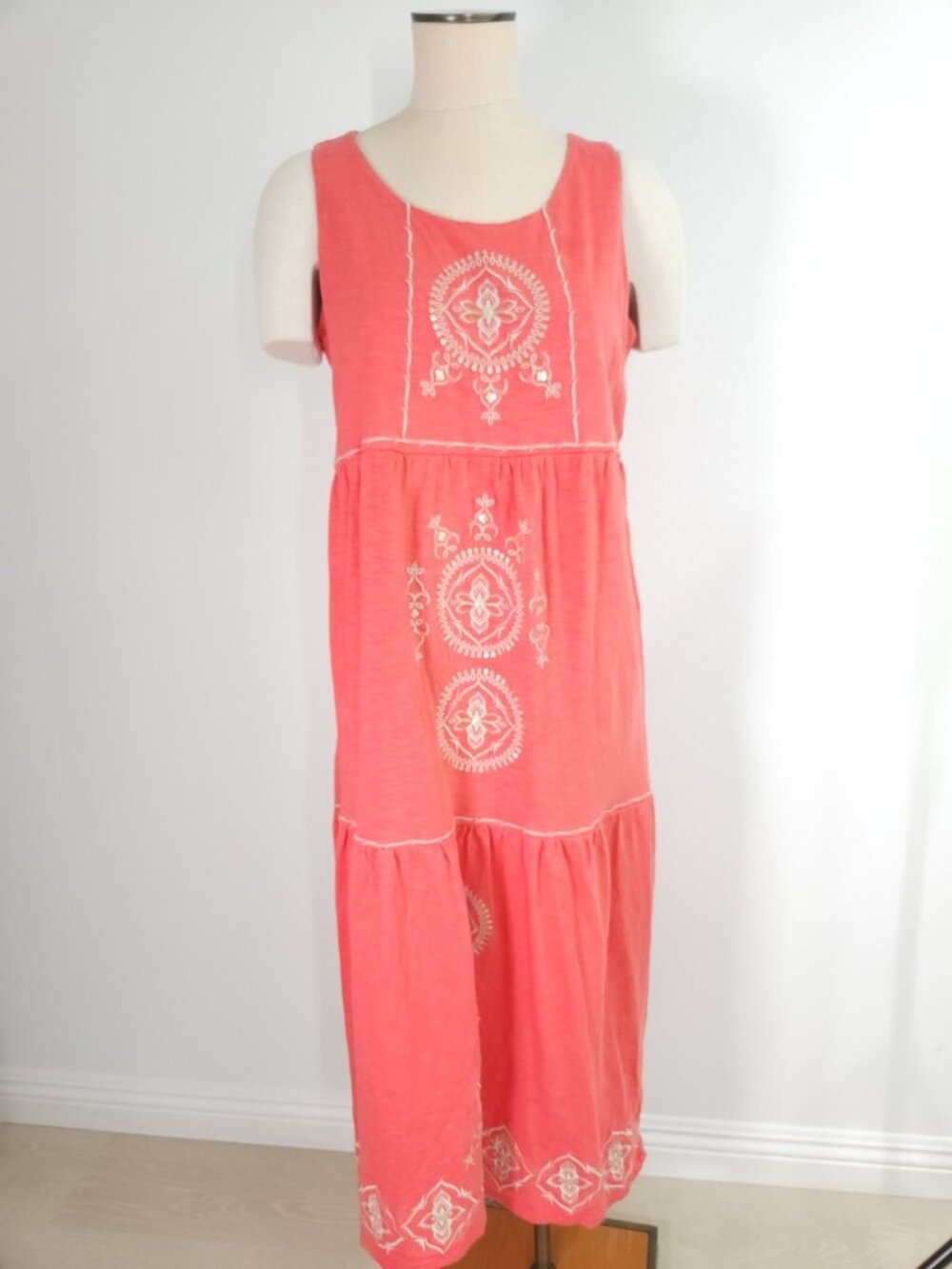 J. Jill Women’s Sleeveless Tiered Maxi Dress Size Medium Coral Embroidered Boho